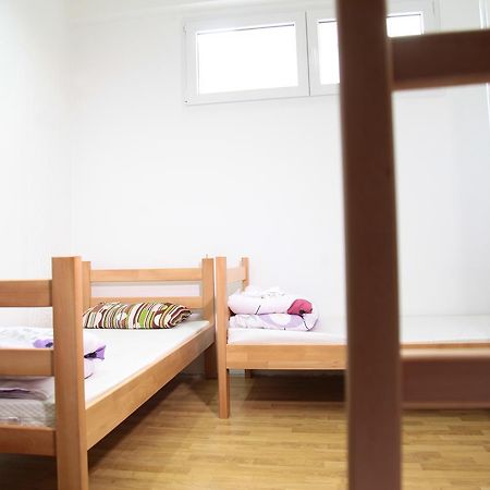 Hostel Jellostone Belgrad Exteriör bild