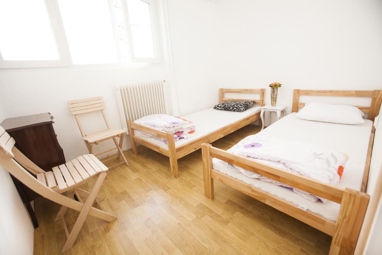 Hostel Jellostone Belgrad Exteriör bild