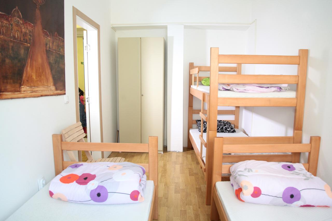Hostel Jellostone Belgrad Exteriör bild