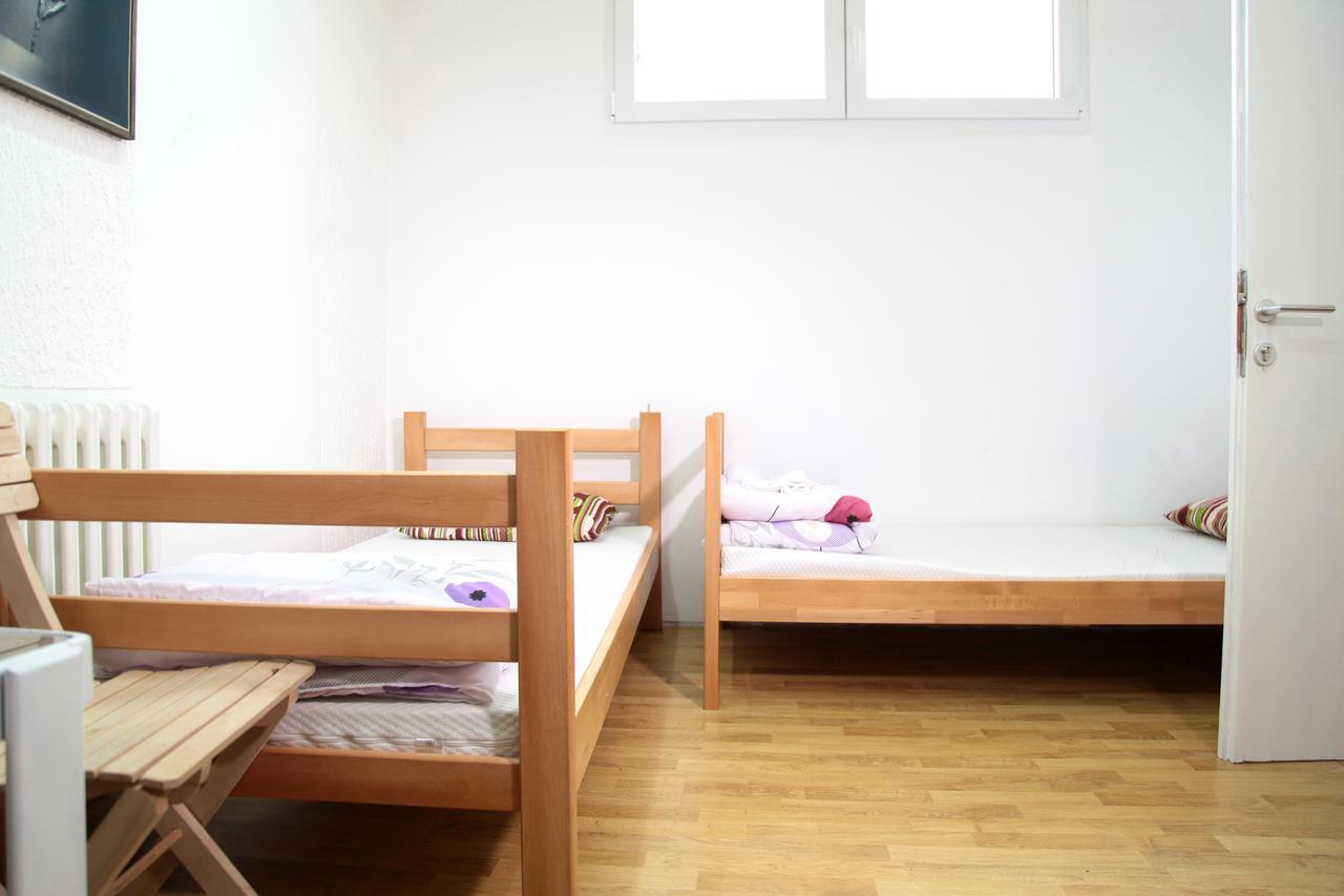 Hostel Jellostone Belgrad Exteriör bild