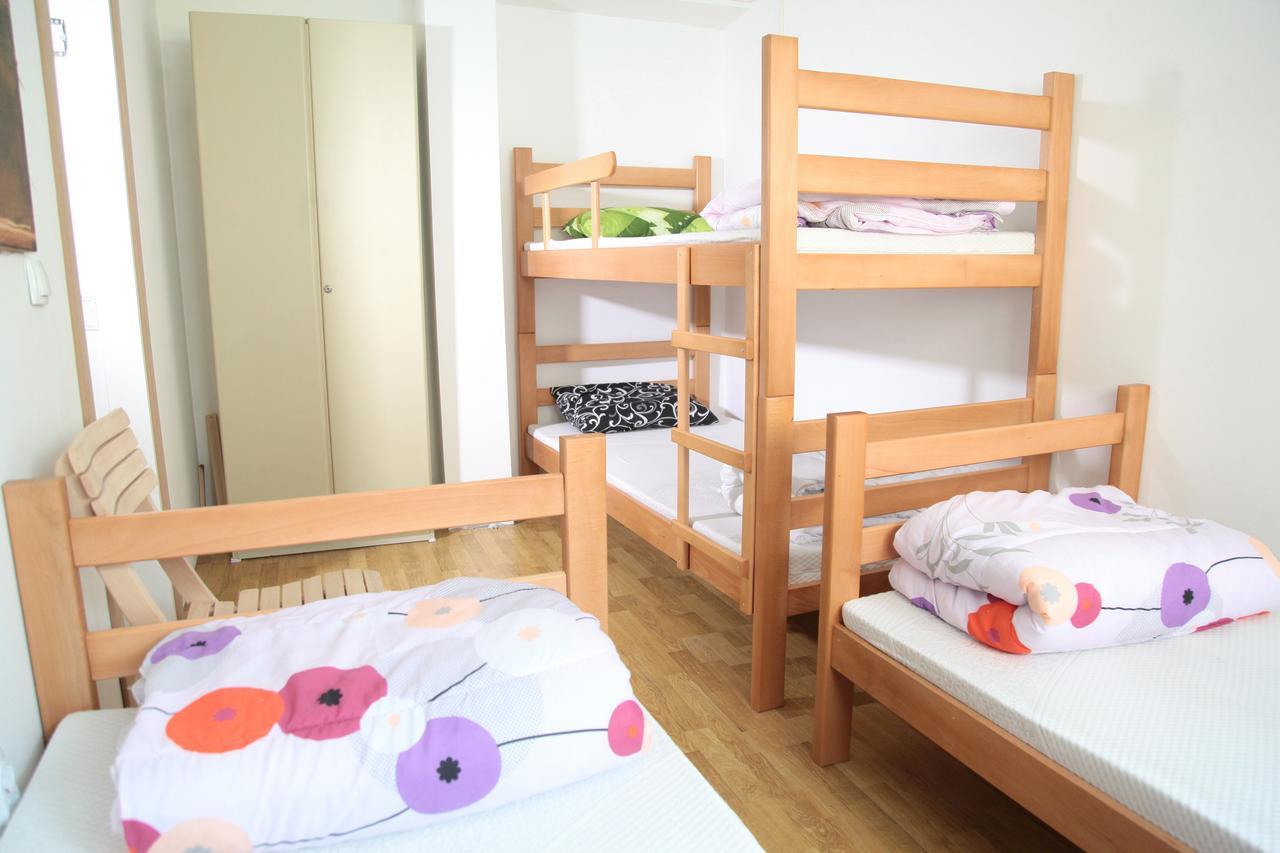 Hostel Jellostone Belgrad Exteriör bild