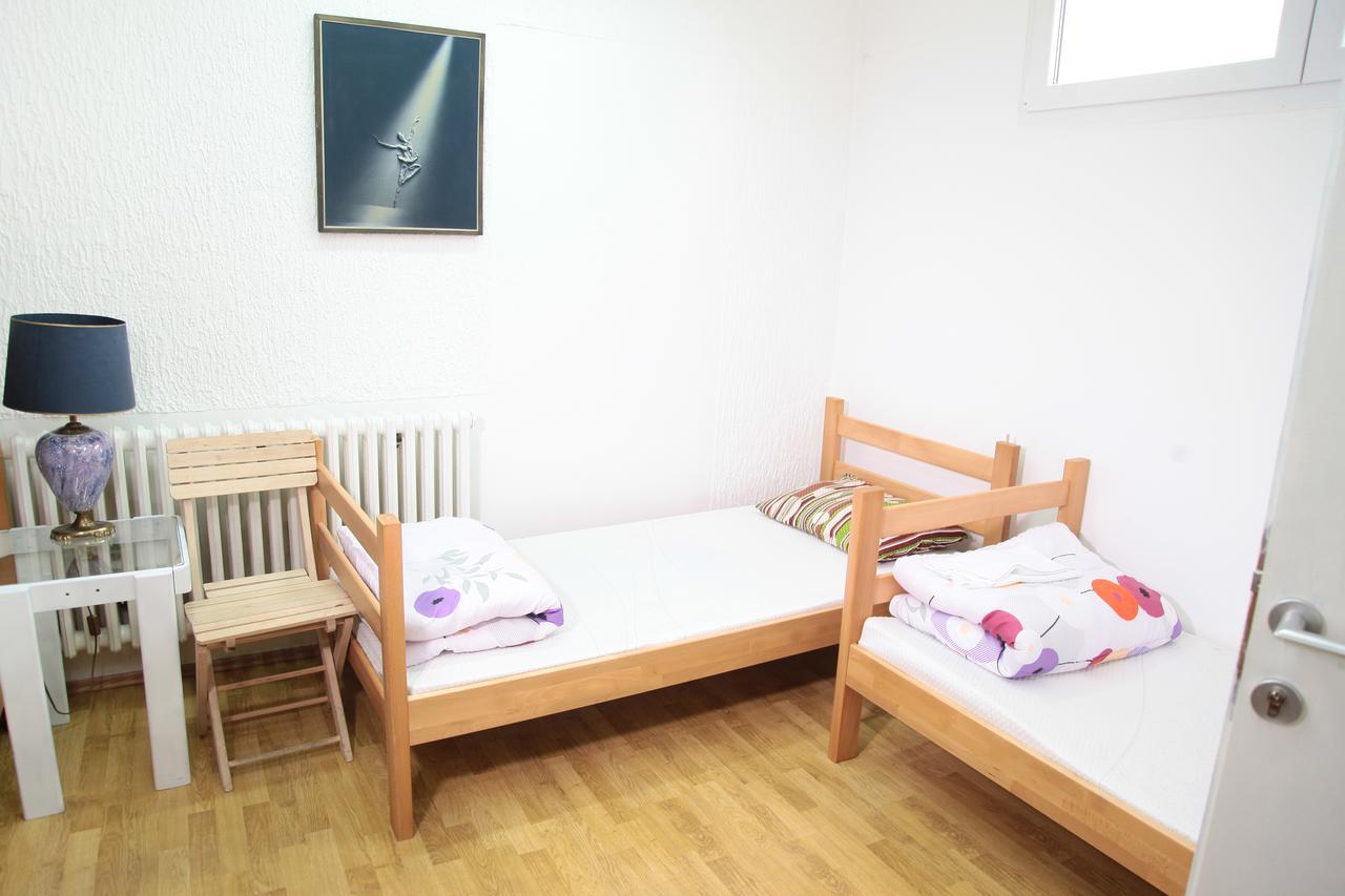 Hostel Jellostone Belgrad Exteriör bild