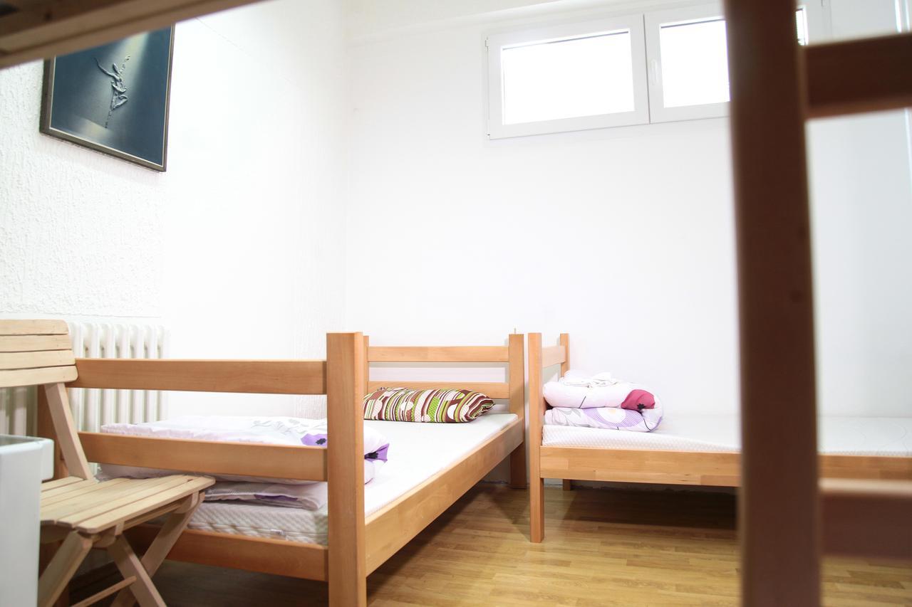 Hostel Jellostone Belgrad Exteriör bild