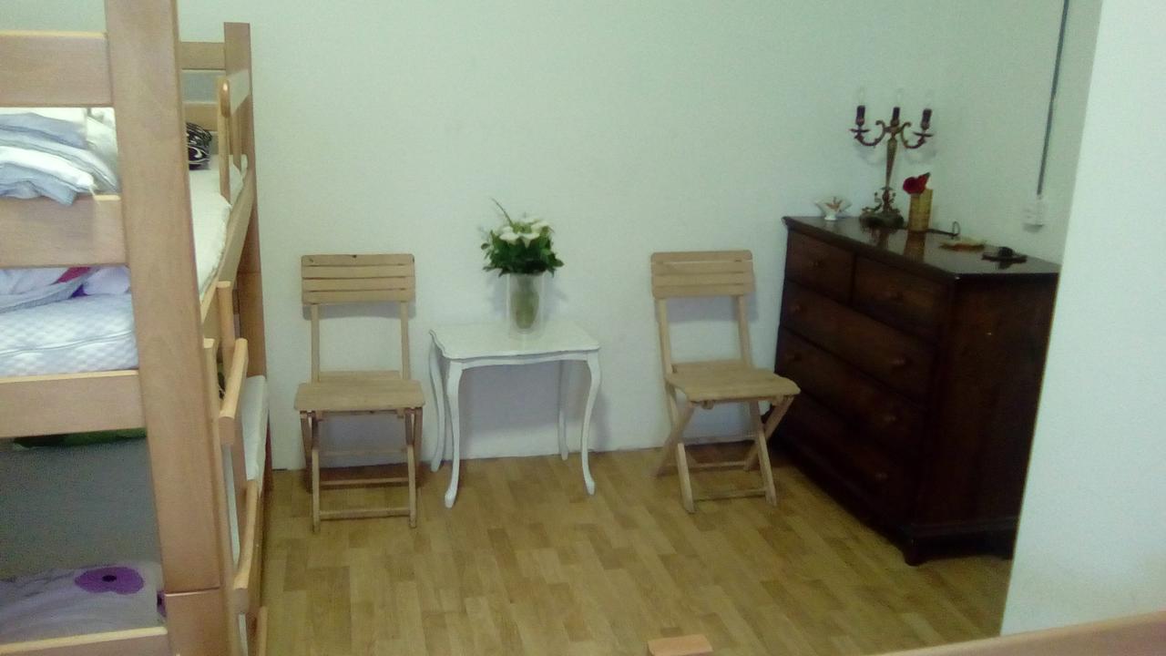 Hostel Jellostone Belgrad Exteriör bild